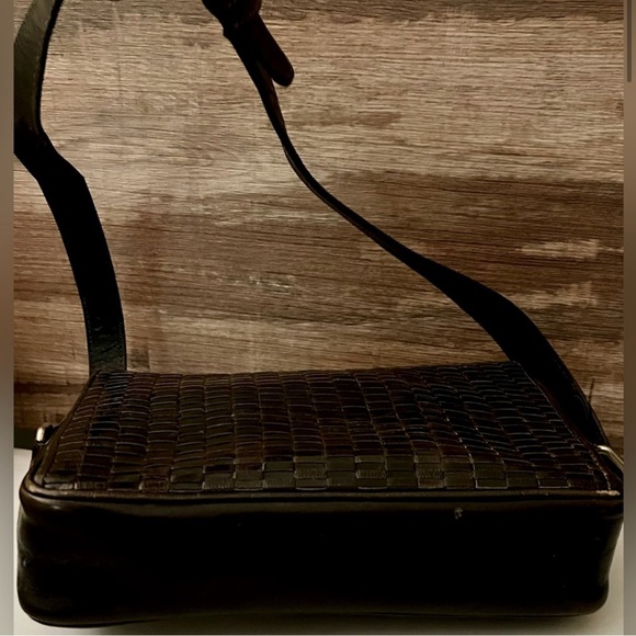 Fendi Brown Messenger Bag with Woven Texture and Adjustable Strap - Picture 3 of 9